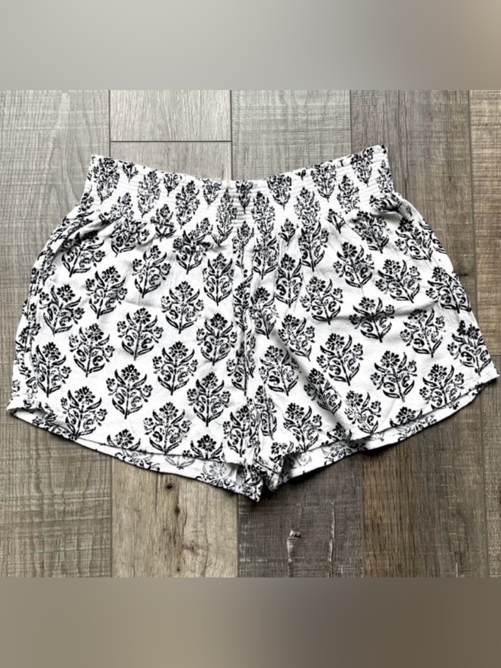 {Mossimo} shorts